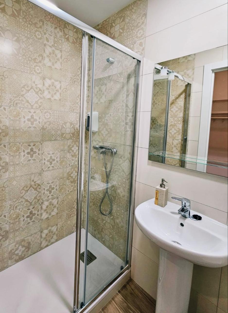 Hostal Andrea Granvia Madrid Esterno foto